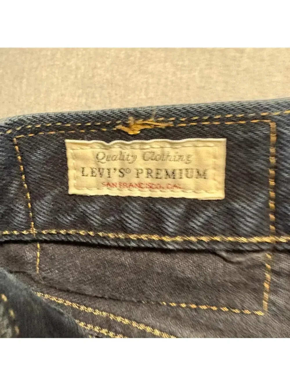 Levis Premium 501 Original Fit Jeans Mens 34x32 Dark Wash Button Fly Blue Denim